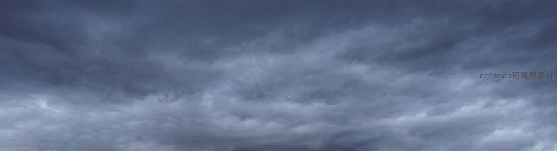 广袤天空下密布的阴云层