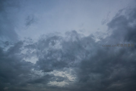风暴前夕，云涛汹涌翻腾