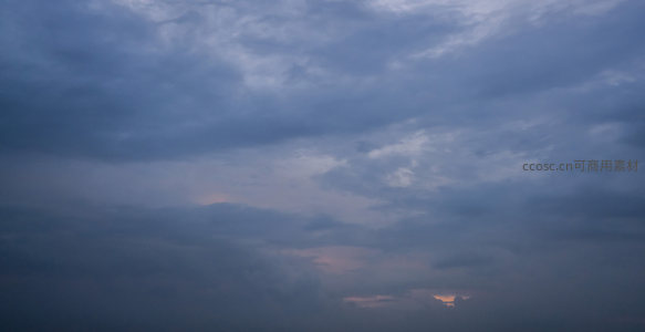 暮色云层缝隙透出微光
