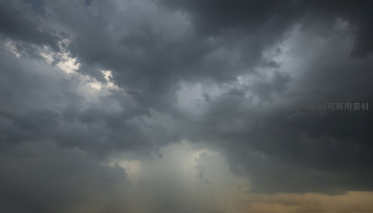 云层裂隙透天光，风雨交加前奏曲