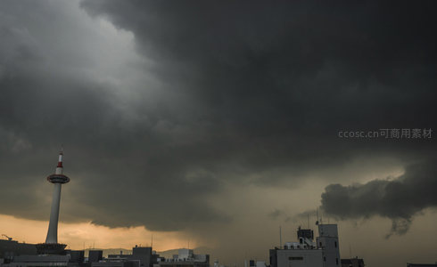 乌云压城京都塔，风雨欲来天地暗