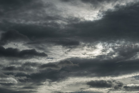 风暴前夕的压抑云海