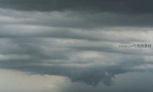 层积云翻滚，风雨欲来