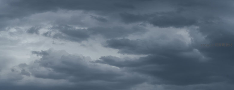 乌云密布的天空预示着即将到来的暴风雨