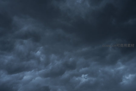 夜幕降临前的黑暗云海，气势磅礴