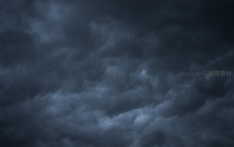 风暴前夕的沉寂，乌云压顶令人窒息