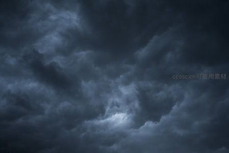 深邃阴沉的云海，展现大自然的磅礴力量