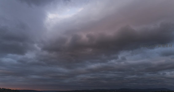 风暴前夕的天空，云浪翻涌气势磅礴