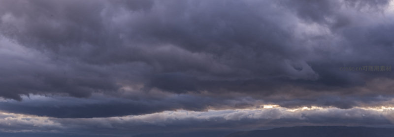 广角捕捉风暴前，云涛汹涌待雷鸣