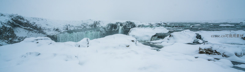 雪原之上瀑布隐现