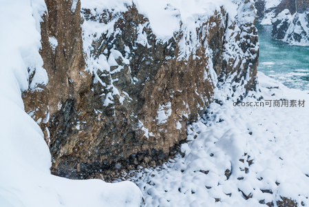 风雪中的岩壁纹理
