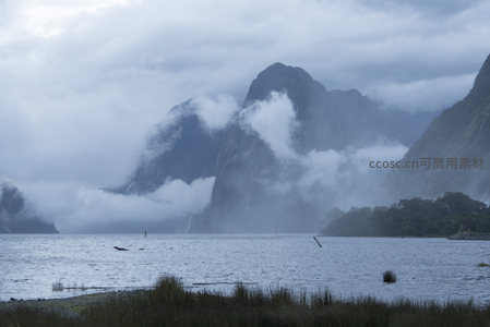 烟雨朦胧山水画卷