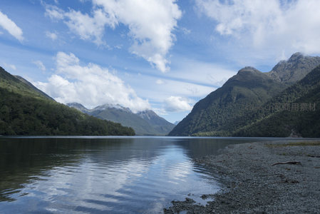 山水相依云卷云舒