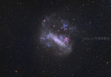 绚丽星云在黑暗宇宙中绽放
