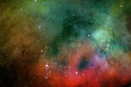 绿红碰撞的宇宙奇景