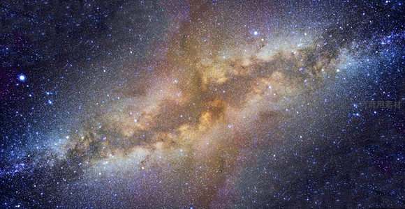 银河横贯夜空如带