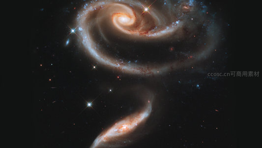 螺旋星系优雅旋转