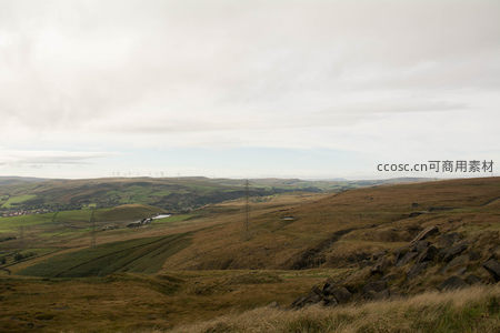 风电场俯瞰图与丘陵地貌