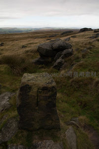 荒原上的石阵，静默如谜