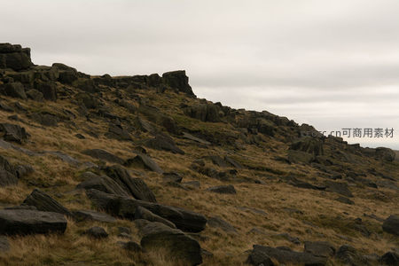 岩石嶙峋的高地草原