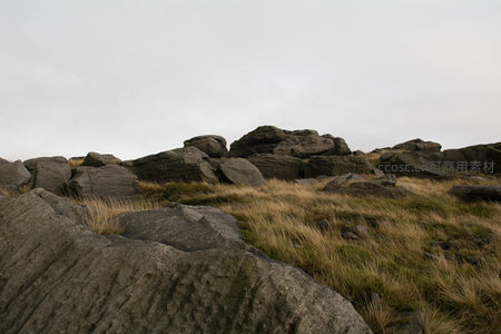 荒原之上嶙峋巨石特写