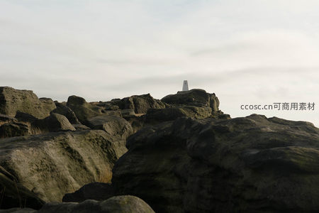 荒野岩石之上矗立白色地标