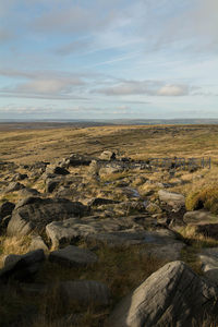 巨岩遍布的旷野平原