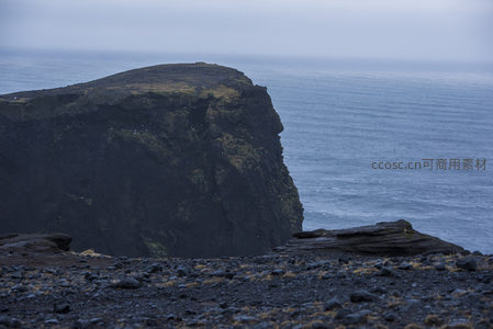 海崖孤峰，苍茫天地间