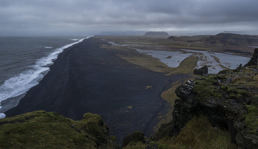 黑沙海岸，云影下的静谧