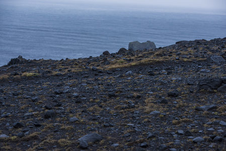 火山地貌与辽阔海洋相望