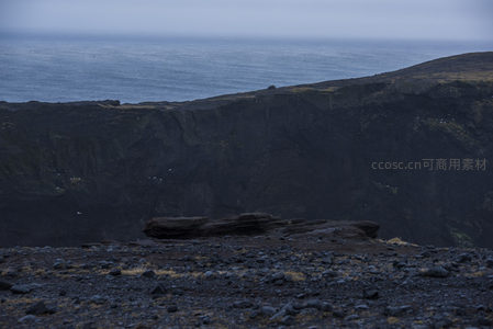 悬崖峭壁俯瞰无垠海天一线
