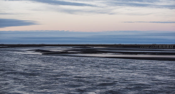 暮色滩涂水道蜿蜒如画
