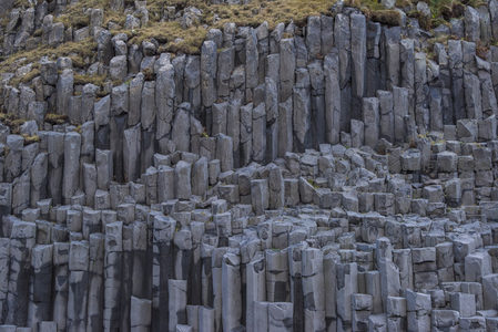规则石柱铺满山坡