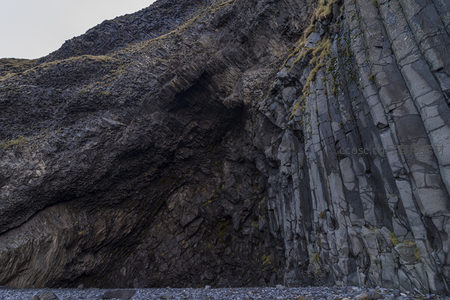 玄武岩柱状节理的壮丽地质奇观