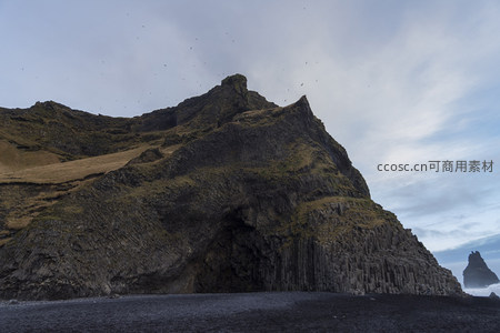 玄武岩柱状节理山崖奇观