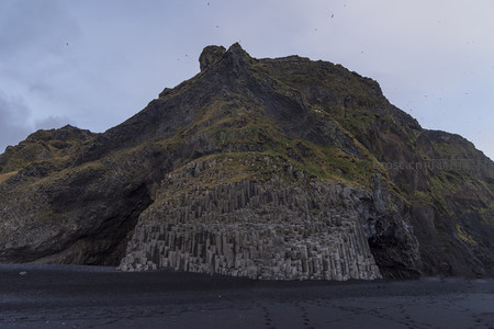六边形玄武岩柱群震撼海岸