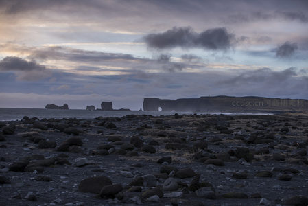 远眺海蚀拱门，云雾缭绕如仙境