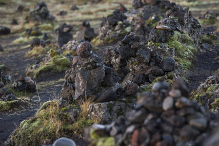 熔岩原上的人工石堆群