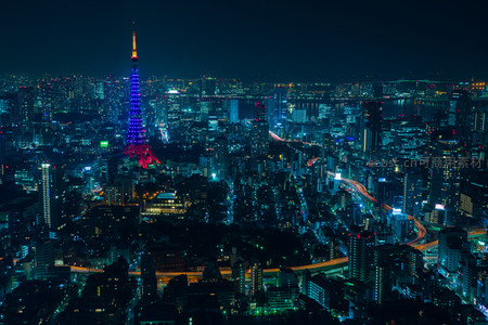 东京塔霓虹闪烁照亮璀璨夜都市