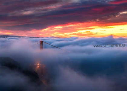 云海之上的金门大桥日落奇观