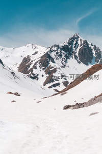 雪域山谷，远峰巍峨气势磅礴