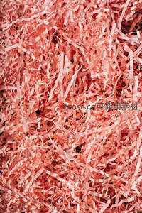 粉色碎纸条堆叠形成柔软纹理背景