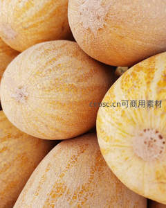 金黄蜜瓜堆叠特写，纹理清晰诱人