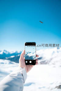 雪域高山下手机拍摄飞鸟瞬间