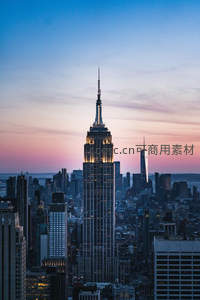 帝国大厦暮色剪影，纽约天际线的辉煌时刻