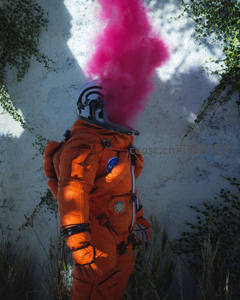 橙色宇航服与粉色烟雾的碰撞