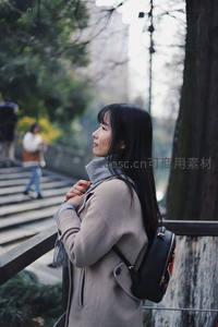街角回眸的少女，城市中的文艺瞬间