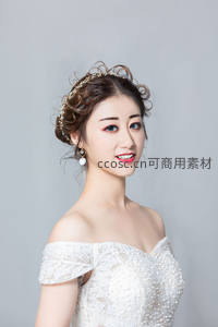 优雅新娘侧颜微笑