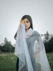 薄纱遮面花饰少女户外写真