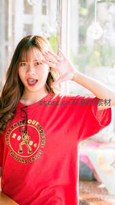 阳光少女俏皮比耶瞬间